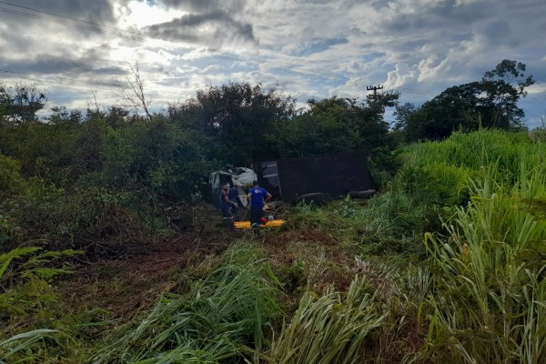  Homem morre após perder controle e tombar caminhão em Cristalândia do Piauí