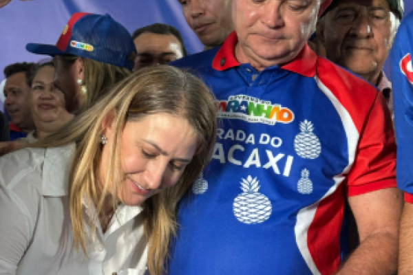  Prefeita Suane Dias participa do 6º Festival do Abacaxi em São Domingos do Maranhão ao lado do Governador Carlos Brandão
