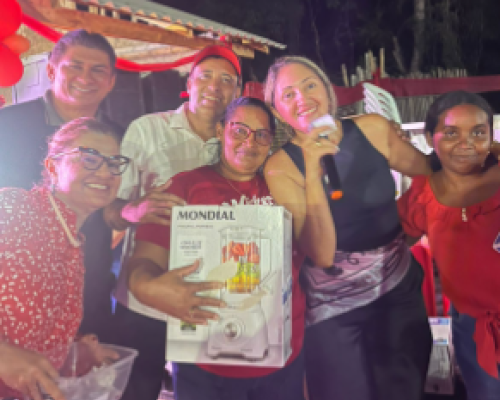 Vereadora Reneia Ferreira entrega presentes no Povoado Tucuins em Aldeias Altas