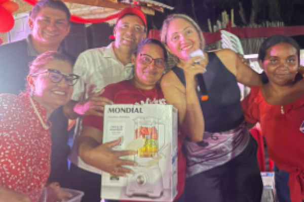  Vereadora Reneia Ferreira entrega presentes no Povoado Tucuins em Aldeias Altas