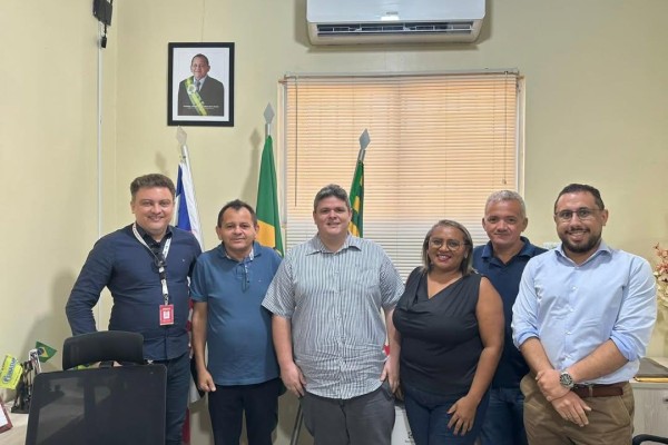  Prefeito Juvenal Silva se reúne com  representantes do Banco do Nordeste em busca de novos projetos para Parnarama