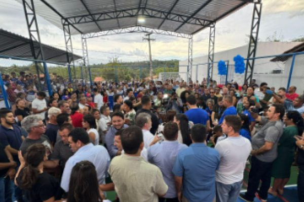  Gentil Neto pensa nas crianças e jovens do bairro Baixinha e entrega nova quadra esportiva na UIM Santa Catarina Laboré