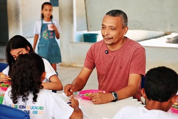 Merenda de qualidade nas escolas é prioridade da gestão Nonatinho, afirma Secretário de Educação em visita técnica