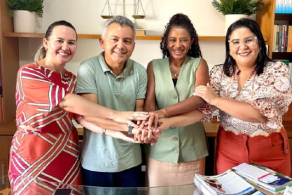  Em reunião em São Luís, Cléber Verde destina R$ 2 milhões para a saúde e garante novas casas para São João do Sóter