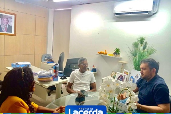  Prefeita Lacerda se reúne com engenheiro Fernando Fontelles da SINFRA e avança regularização de terras em São João do Sóter