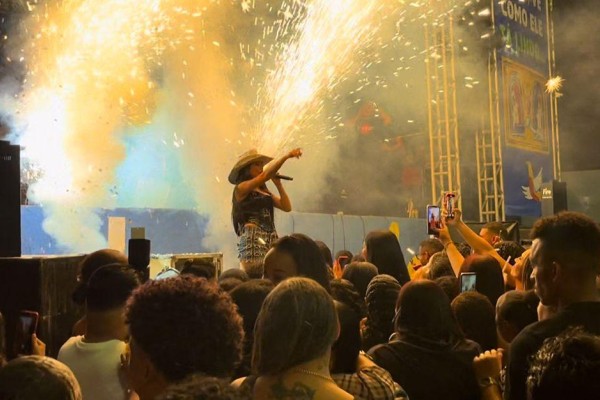 Caxias realiza primeira noite de Arraiá com shows, quadrilhas e comida típica: Uma celebração da Cultura Nordestina