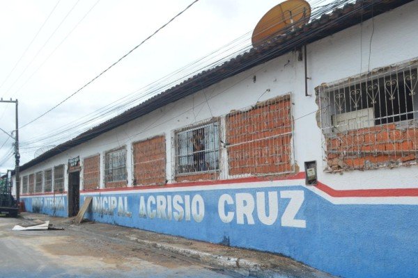  Escola Acrísio Cruz passa por reforma e terá todas as salas climatizadas