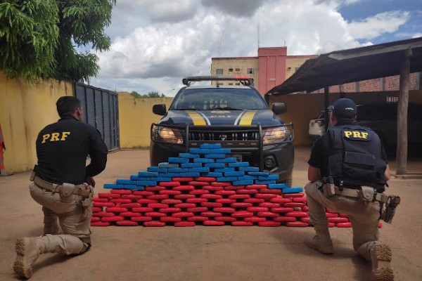  PRF apreende 128 kg de cocaína na BR-230, em Balsas