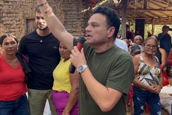  Vereador Durval Júnior e prefeito Gentil Neto prestigiam Concurso das Quebradeiras de Coco no povoado Inhuma, em Caxias