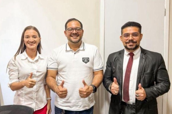  Dr. Orlando amplia base política e recebe apoio de Maura Aragão e Enderson Portela, lideranças de Pedreiras 